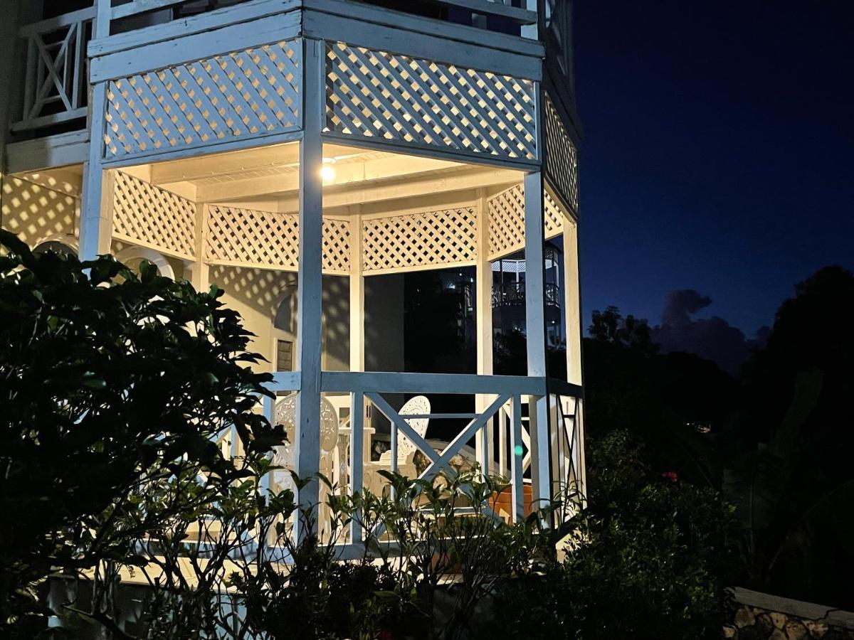 Hummingbird Retreat - Luxury Oceanview Apt, 7-Minute Walk To Beach Ocho Rios Dış mekan fotoğraf