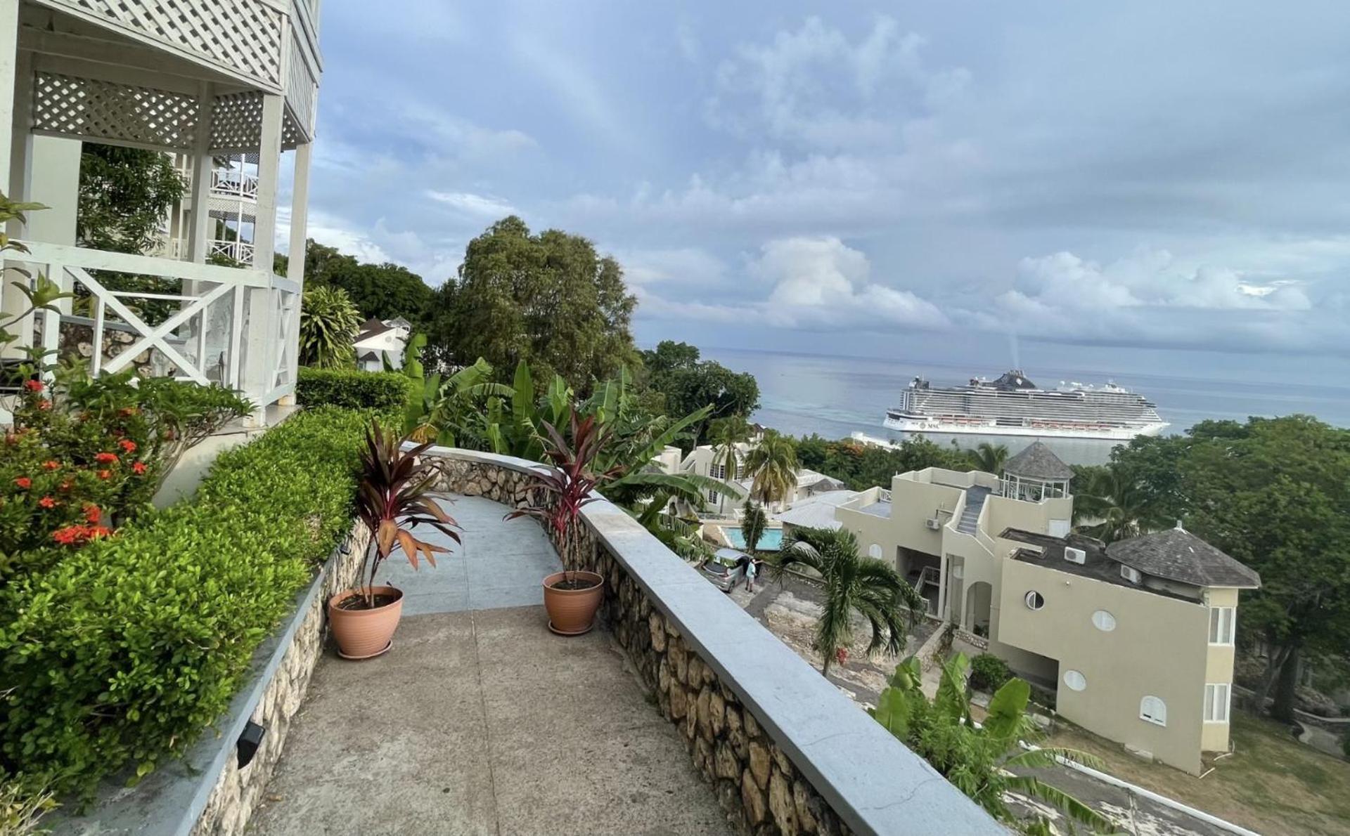 Hummingbird Retreat - Luxury Oceanview Apt, 7-Minute Walk To Beach Ocho Rios Dış mekan fotoğraf
